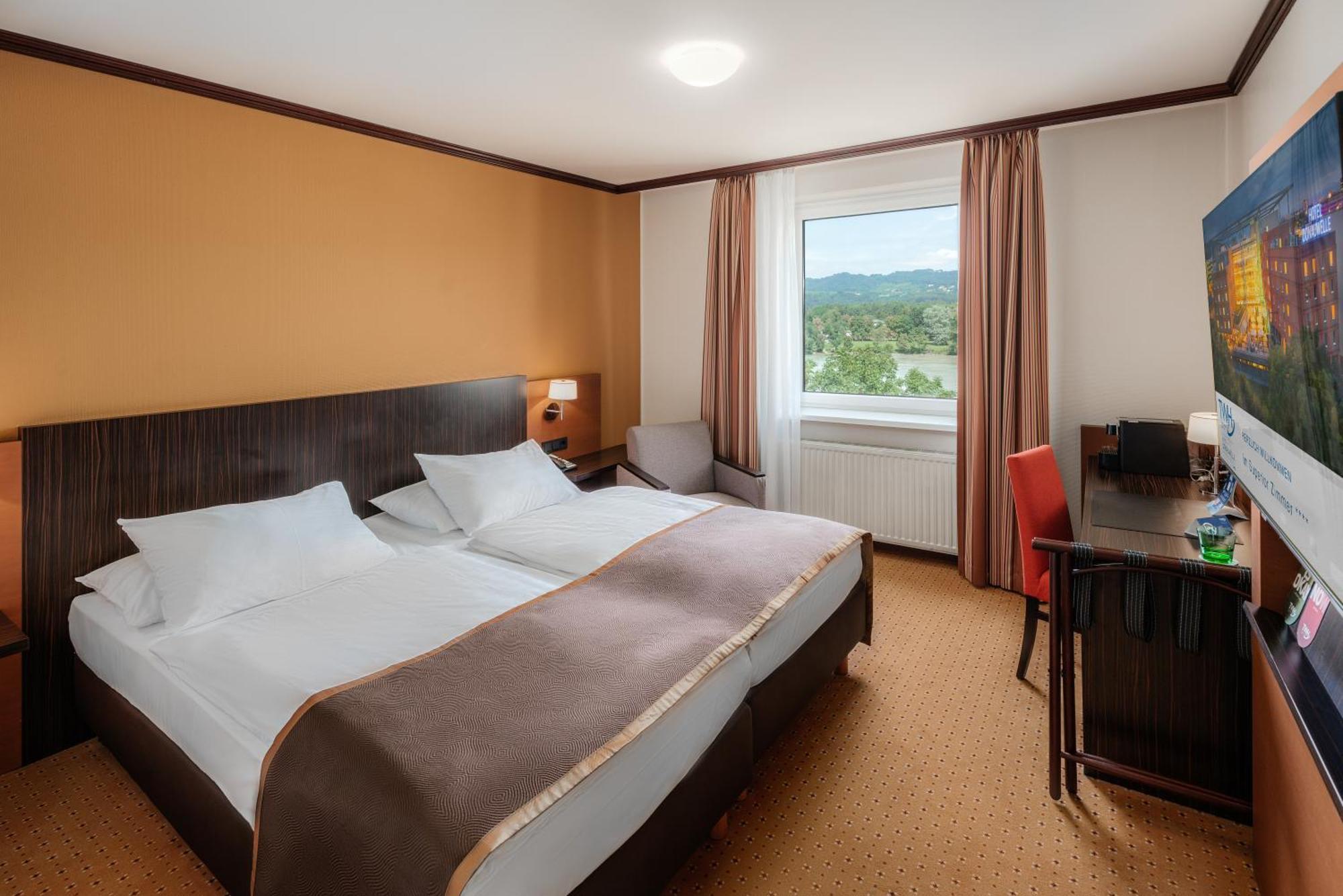 Trans World Donauwelle Hotel