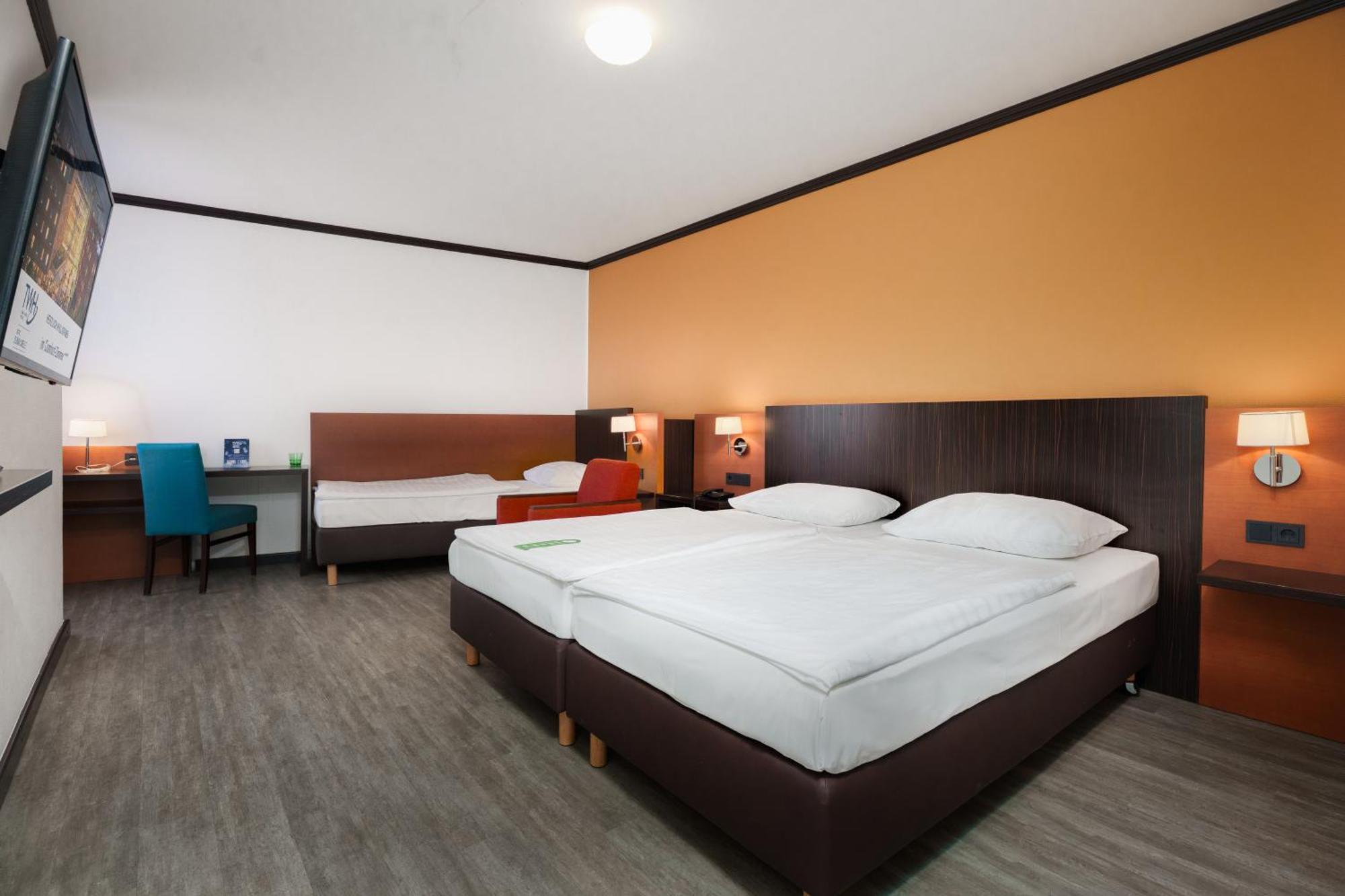 Trans World Donauwelle Hotel 4*