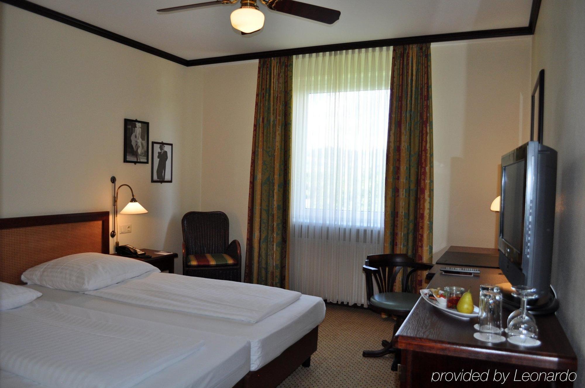 Trans World Donauwelle Hotel 4*