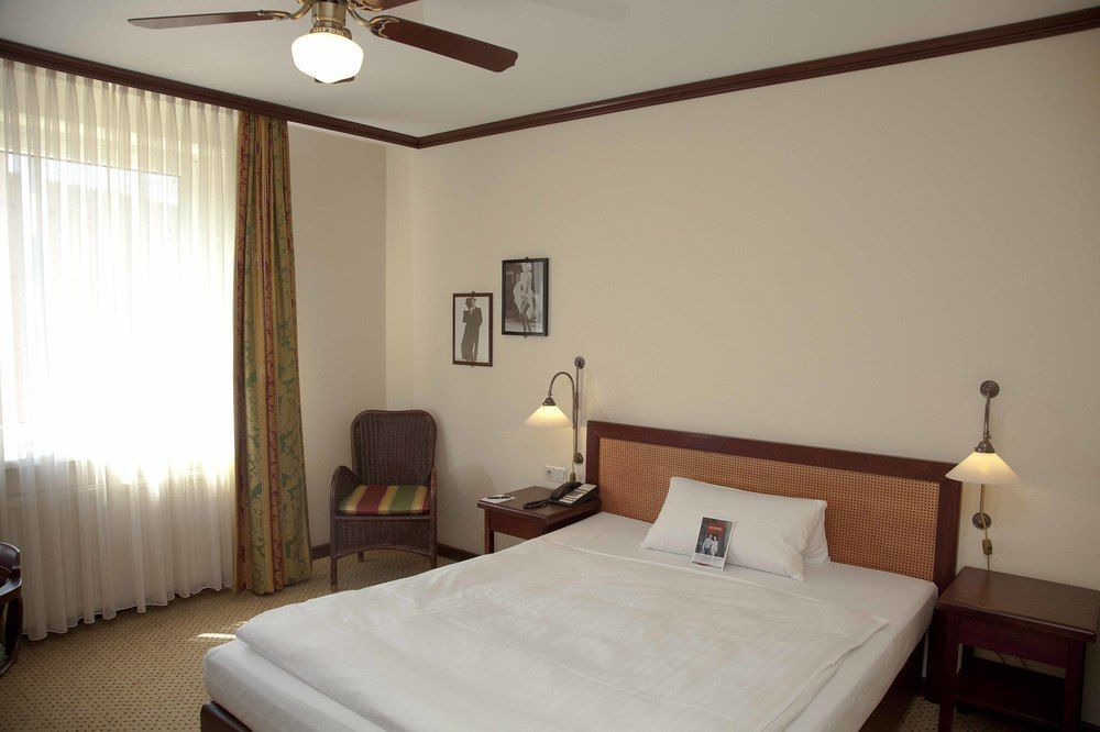 Trans World Donauwelle Hotel 4*