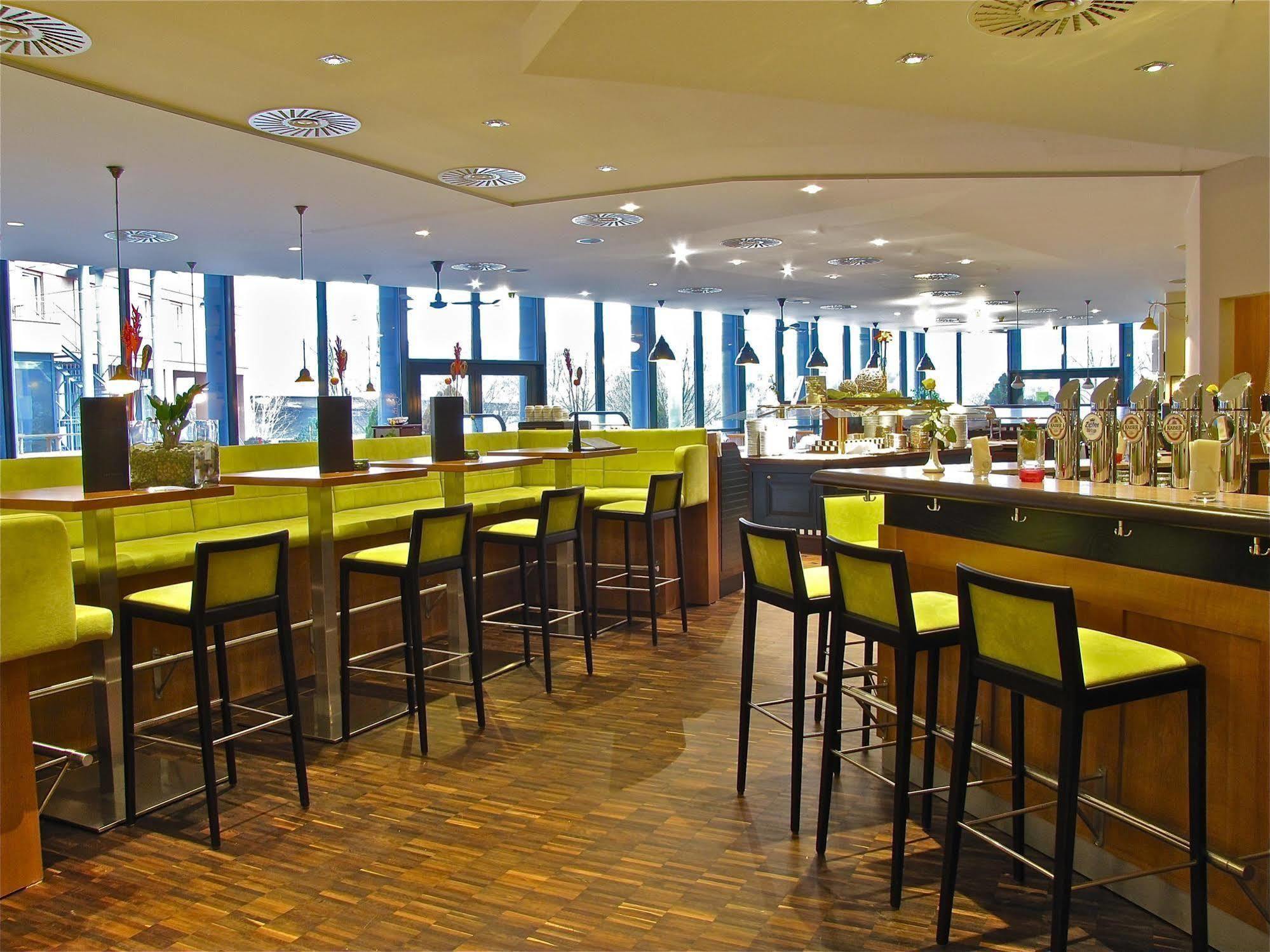 Hotel Trans World Donauwelle 4*